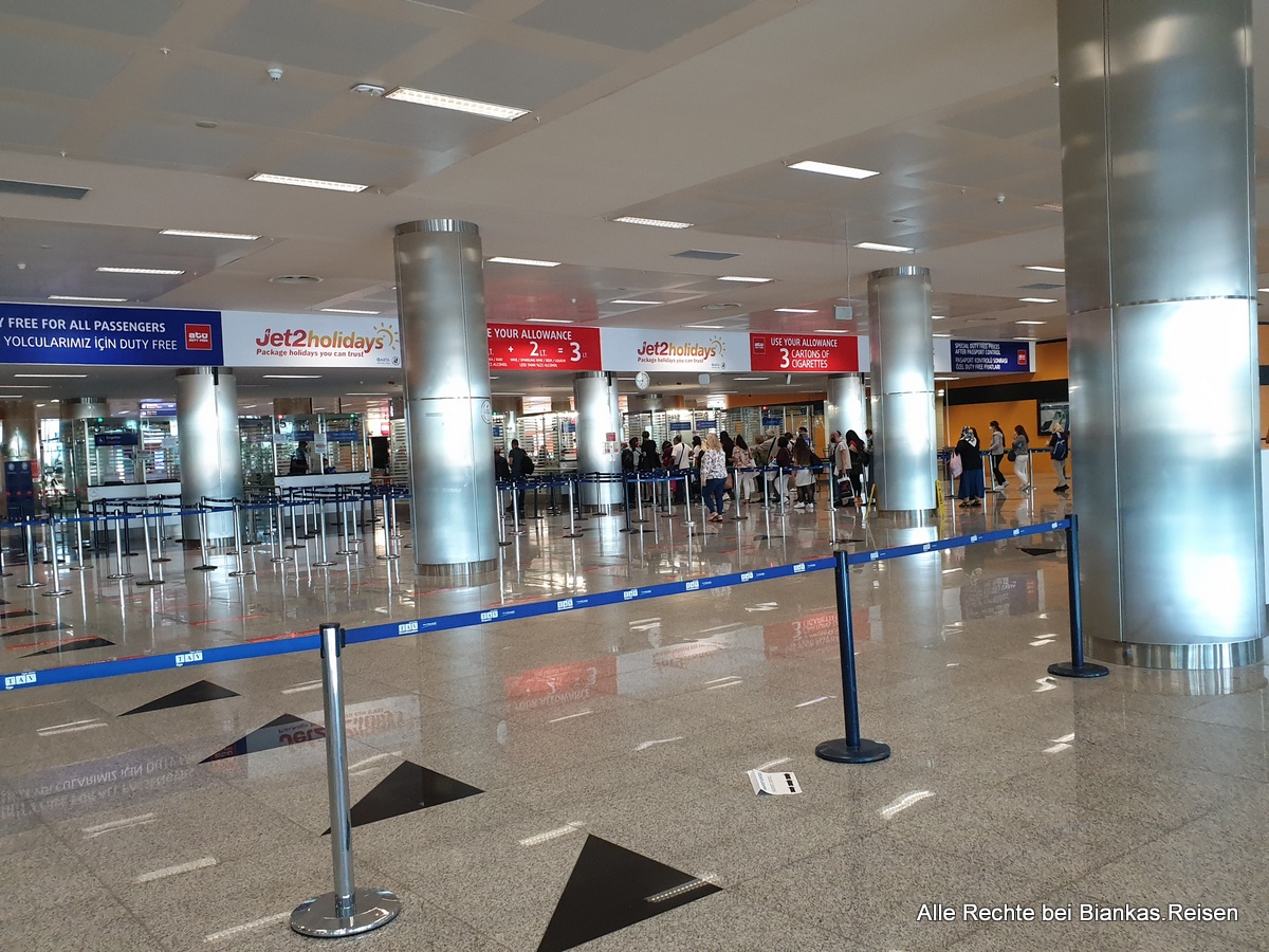 Am Airport Izmir bei Ankunft